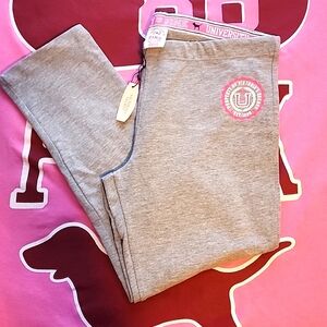 NWT U of P Property of Victoria's Secret 1986 capris leggings. Size: M